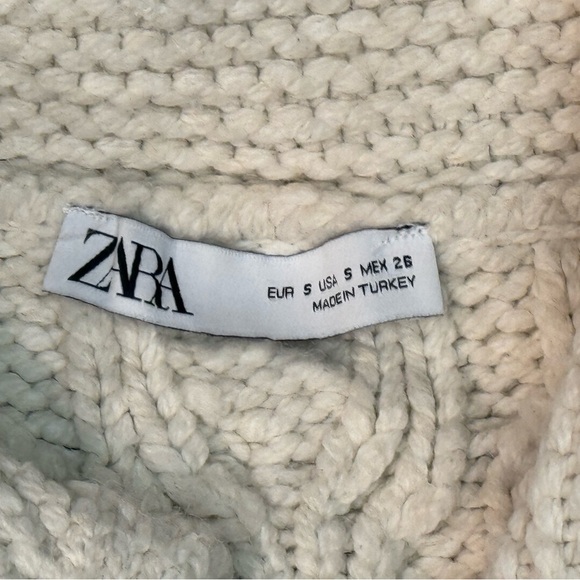 Zara Chunky Cable Knit Cropped Cardigan Sweater in Size Small - Picture 9 of 11